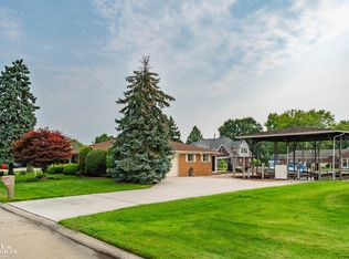37936 Seaway Ct, Harrison Township, MI 48045