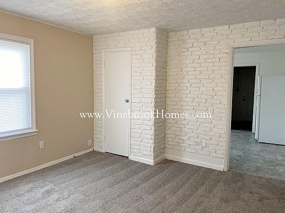2nd image of 2832 Holman St