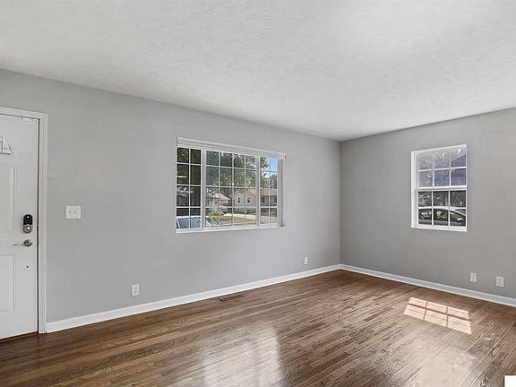 5th image of 3220 S 121st St