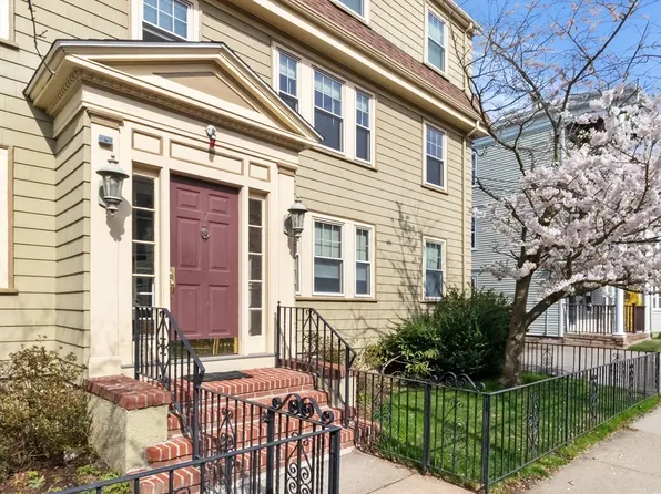 17 Hastings St APT 4, West Roxbury, MA 02132