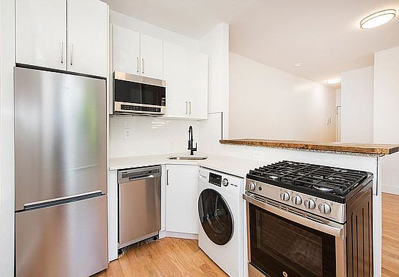 2nd image of 419 16th St #3D