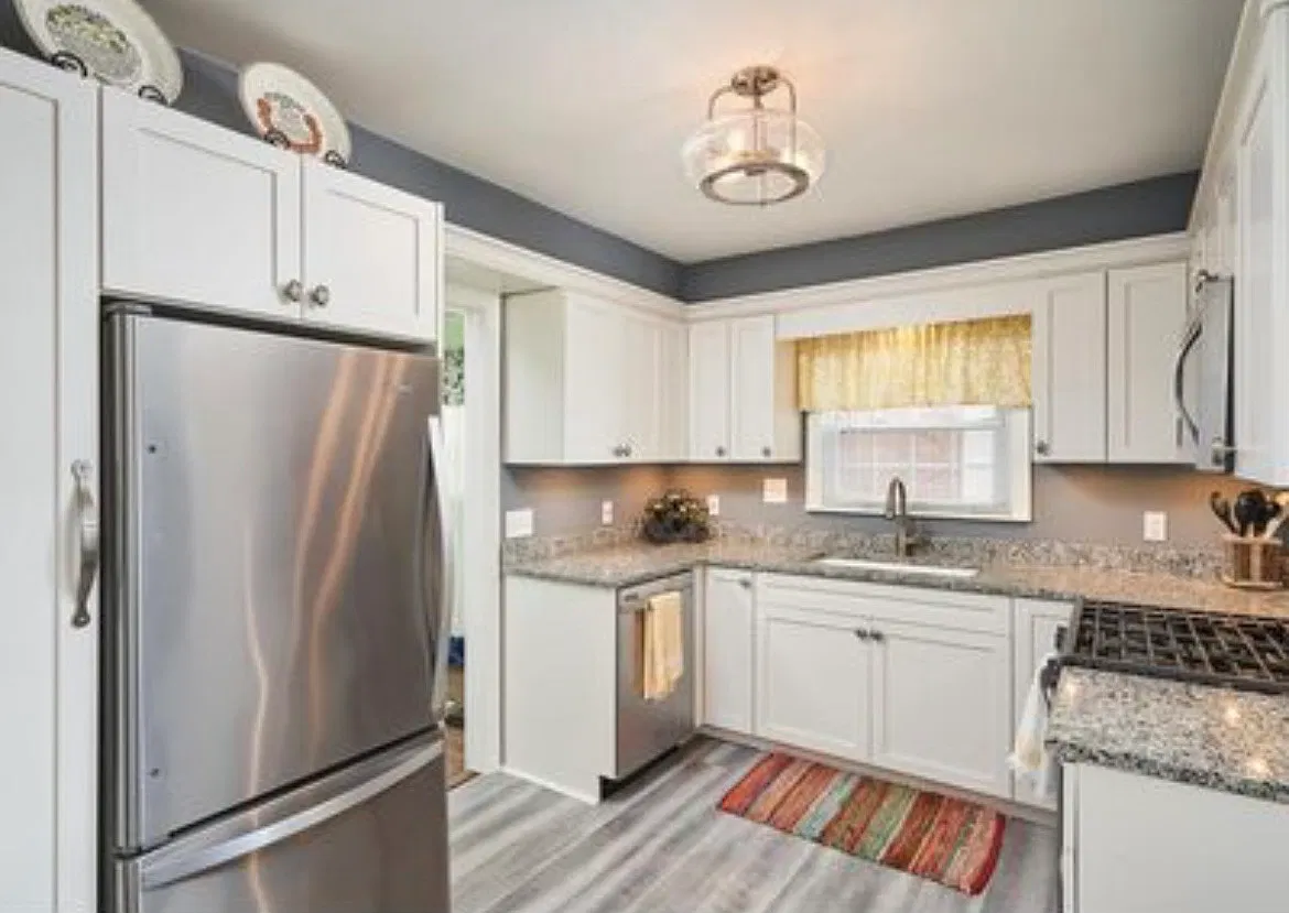 3 bed, 1.5 bath, 1264 sqft, $1,850 — Photo 2