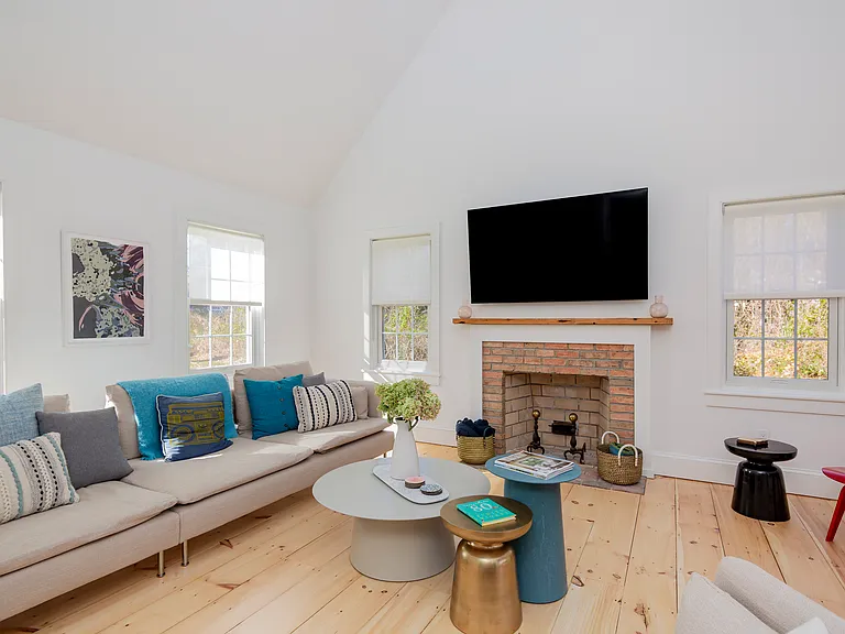 212 Meadows W — Photo 6