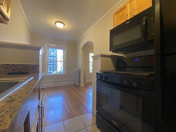 4th image of 1261 W Argyle St APT 307
