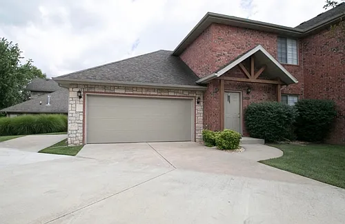 2337 W Chesterfield Blvd #C Photo 1