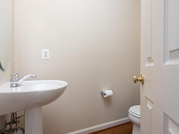 5th image of 4527 Fair Valley Dr