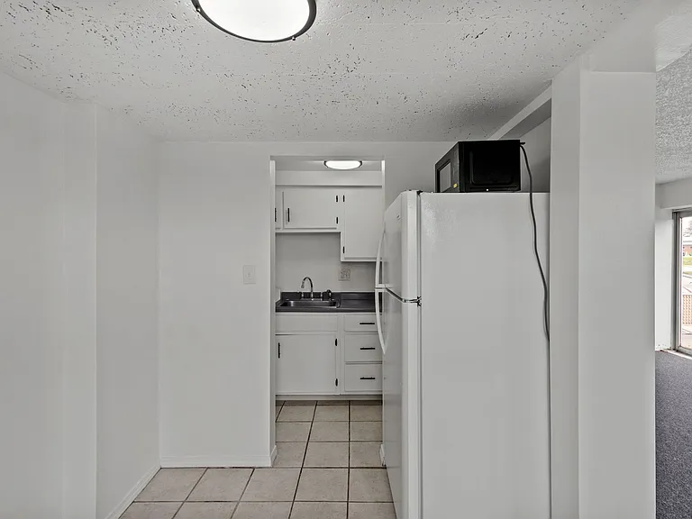 Penn Towers Apartments — Photo 24