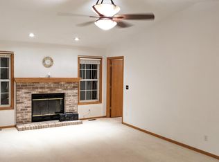 708 Phlox Dr #B, Savoy, IL 61874