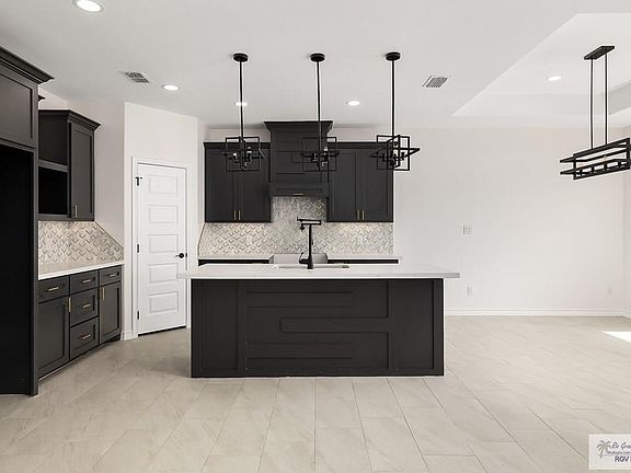 5th image of 405 Brooks Cir N