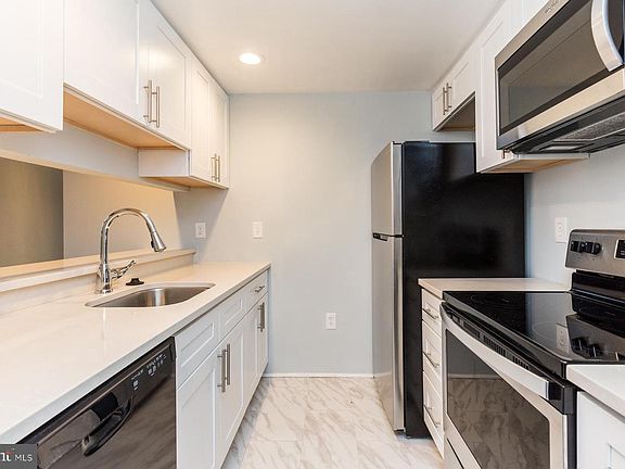 5th image of 1601 Spring Garden St #0