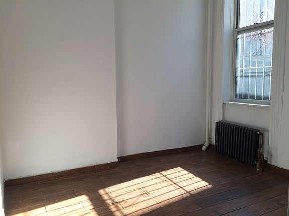 4th image of 162 Irving Ave APT 1
