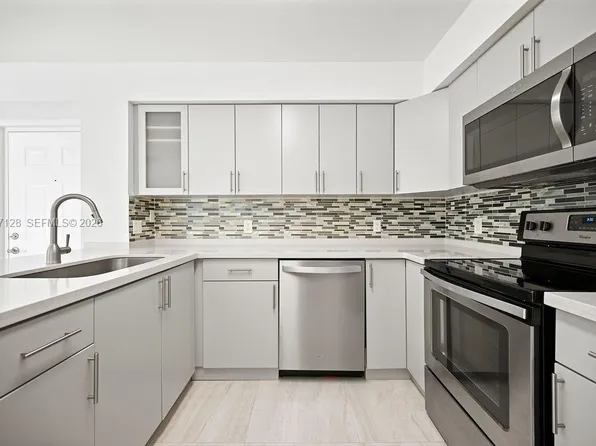 4420 NW 107th Ave APT 107, Doral, FL 33178