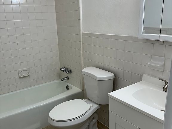 5th image of 3015 Detroit St #2