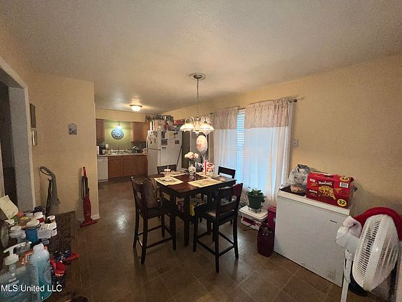 4th image of 2760 Shady Grove Dr