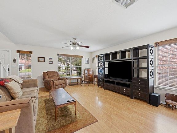 3rd image of 11432 Hillhaven Dr