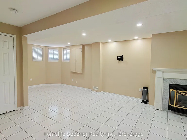 17 Summerfield Cres — Photo 8