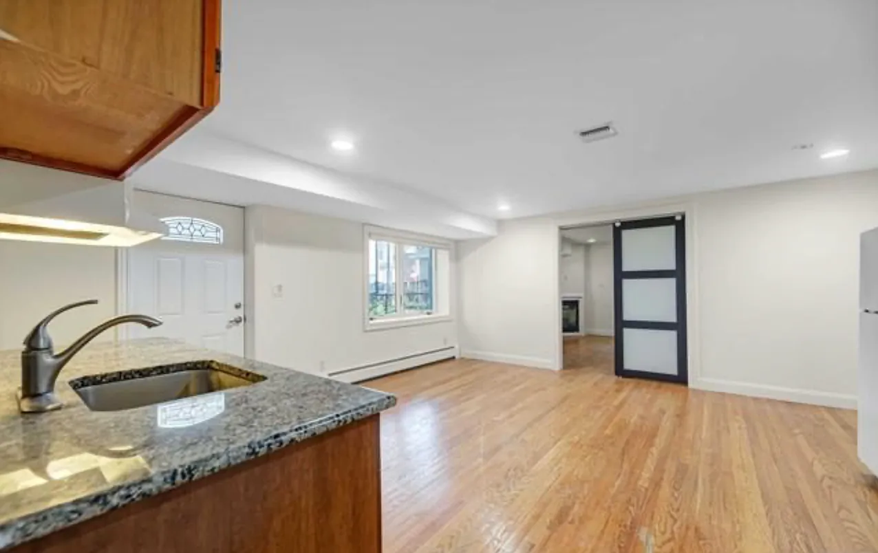 1 bed, $2,000 — Photo 1