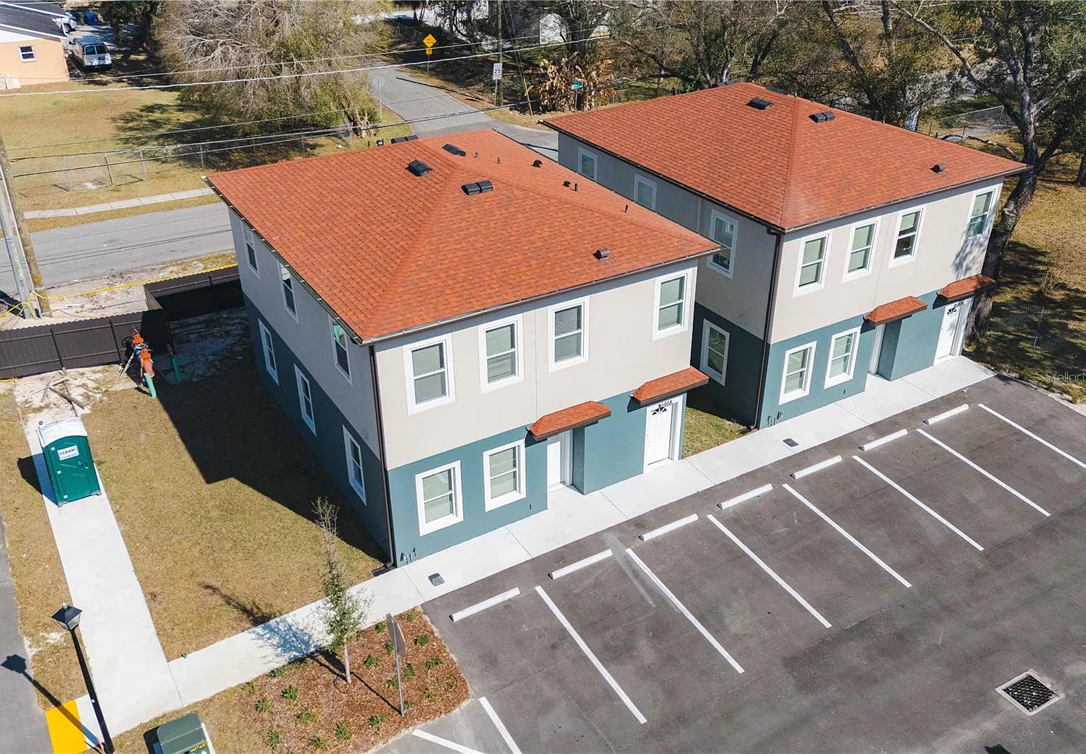 3 bed, 2.0 bath, 1264 sqft, $2,400 — Photo 1