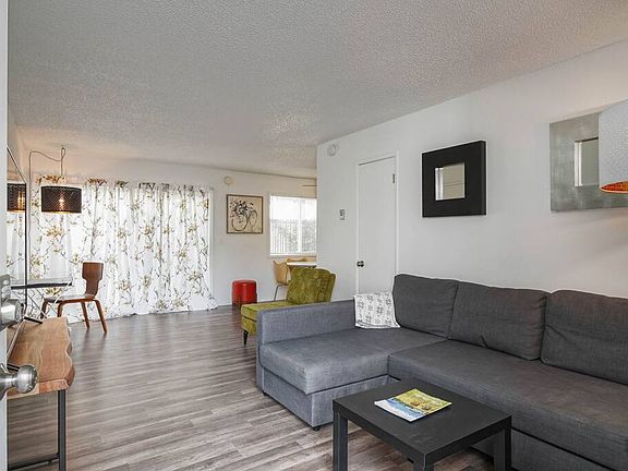 4th image of 830-848 SE 42nd Ave #836