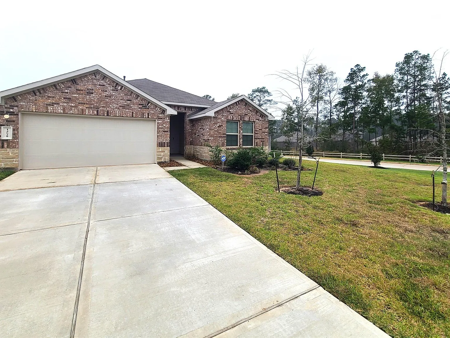 4 bed, 2.0 bath, 1784 sqft, $2,275 — Photo 2