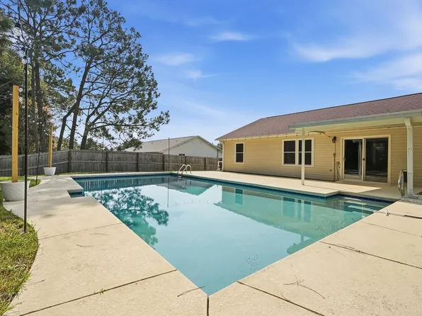 1243 Jefferyscot Dr, Crestview, FL 32536