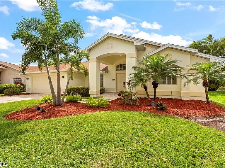 9241 Bramble Ct — Photo 1