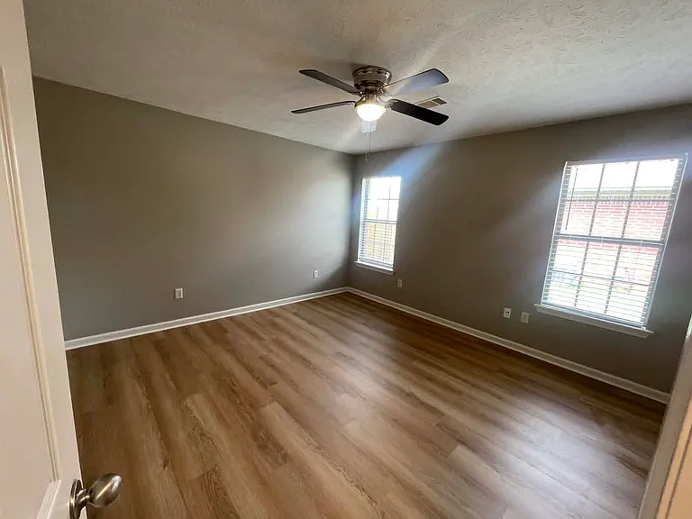 805 Brownstone Dr — Photo 7