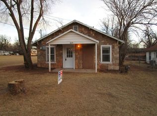 809 W 3rd St, Sweetwater, TX 79556