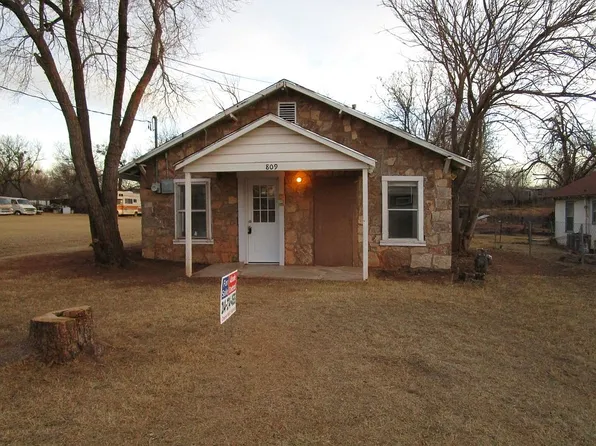 809 W 3rd St, Sweetwater, TX 79556