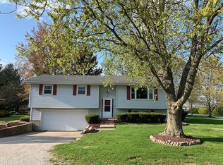 8 Allen Dr, Moweaqua, IL 62550