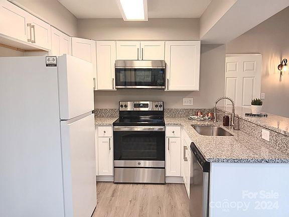 3rd image of 510 Tall Hickory Ct