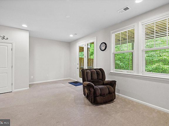 5th image of 102 Sequoia Dr