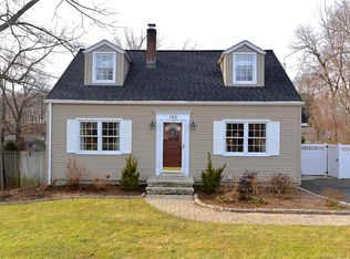 185 Pondview Dr, Southington, CT 06489