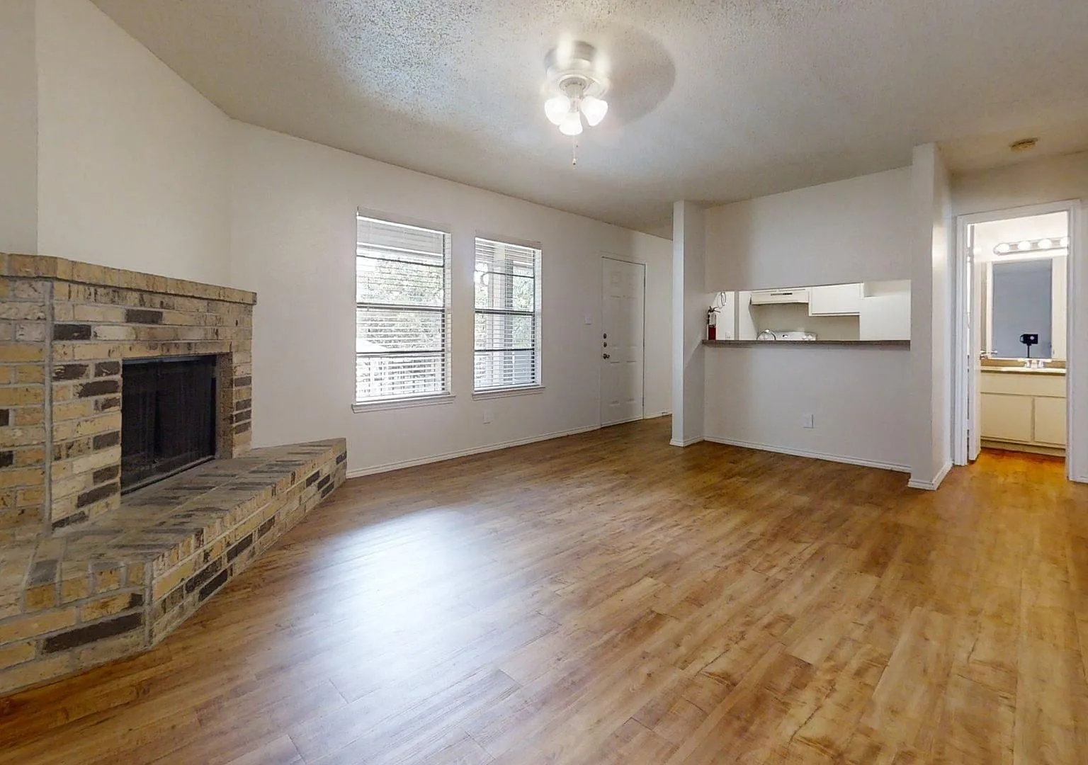 Stadium View Apartments — Photo 1