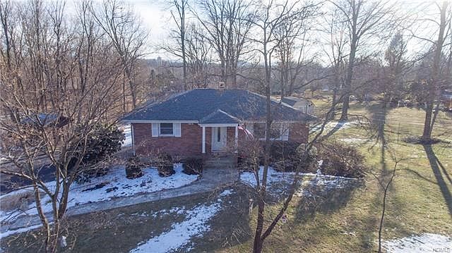 1st image of 6 Hideaway Ln