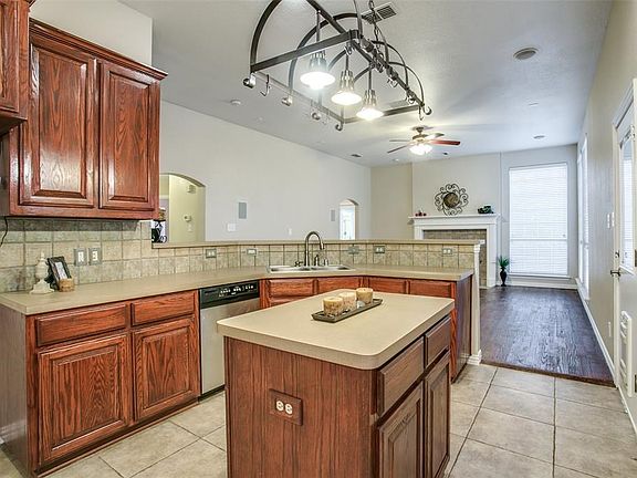3rd image of 6411 Holly Crest Ln