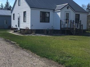 721 Elm Ave S, Hallock, MN 56728