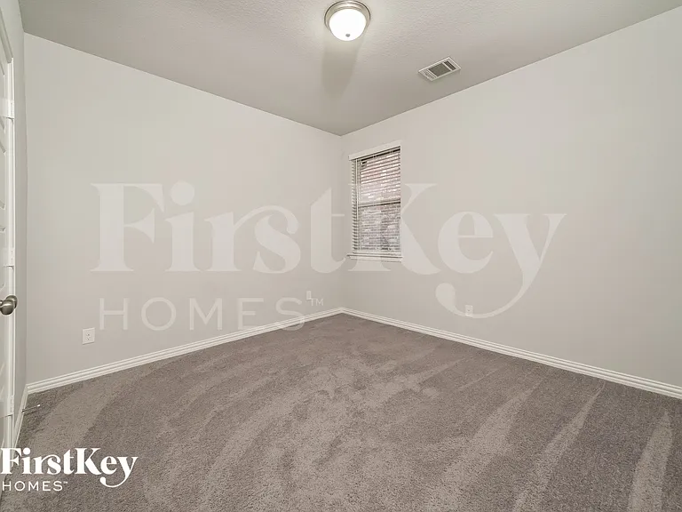 705 Bluebird Way — Photo 7