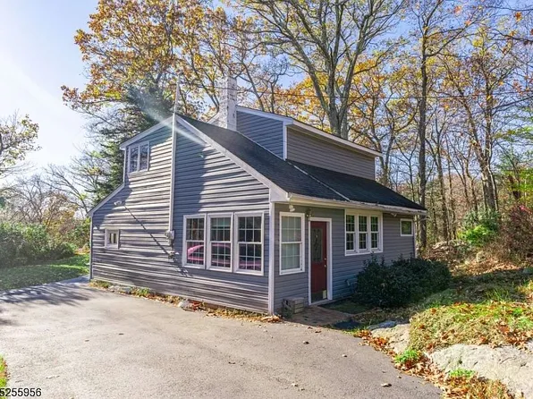 13 Oradell Rd, Hewitt, NJ 07421