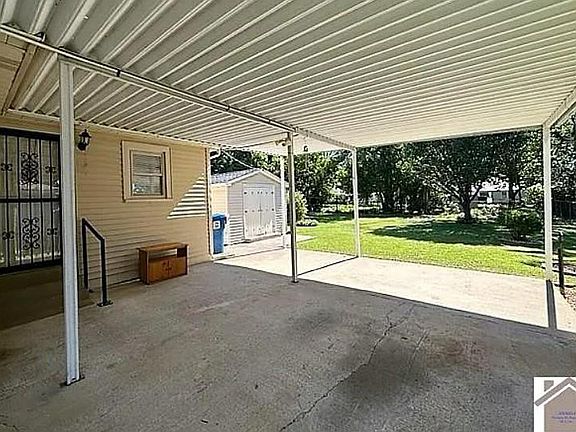 3rd image of 605 S 9th St