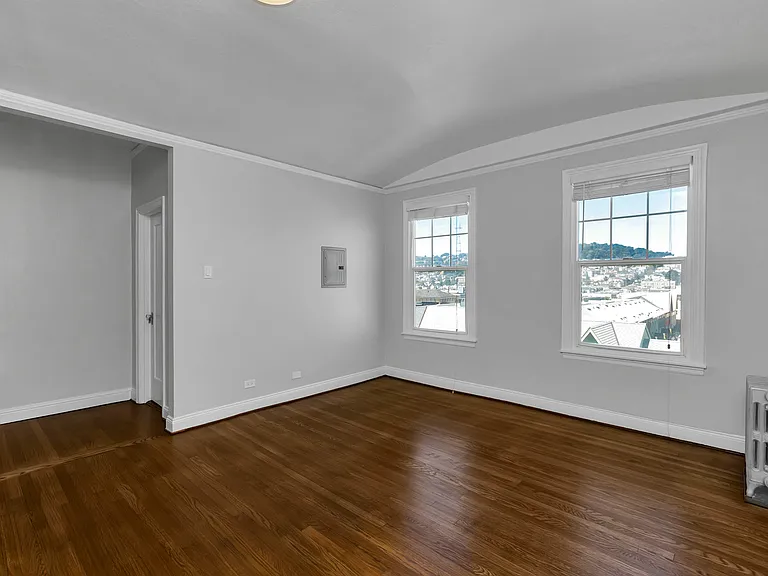 300 Buchanan — Photo 6