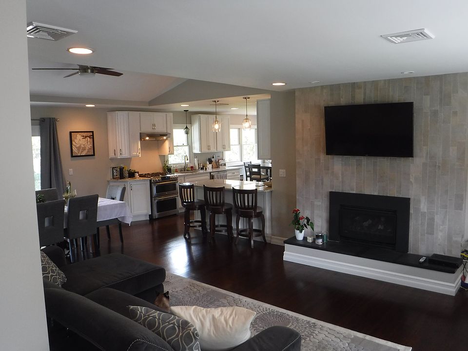 2nd image of 848 Ocean View Dr