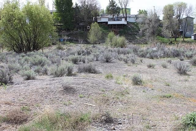 1st image of 400 NE 13th St