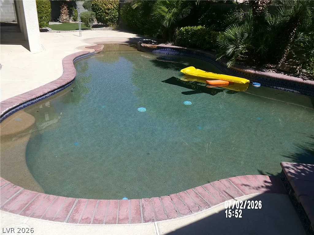 4 bed, 2.0 bath, 2216 sqft, $3,050 — Photo 2