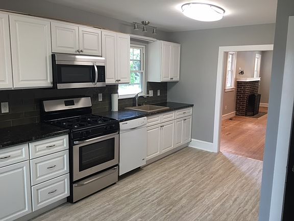 2nd image of 806 Grandview Ave