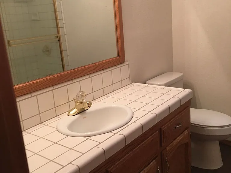 410 E Wilson Ave — Photo 8