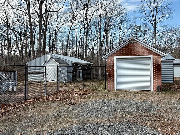 3rd image of 9253 Dahlgren Rd