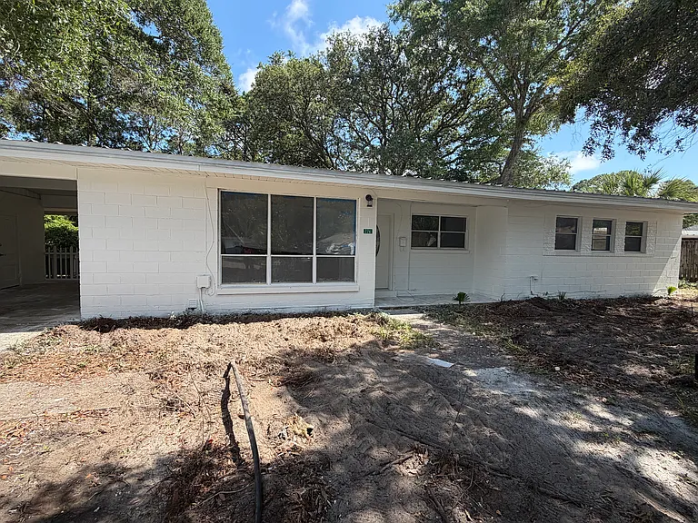 226 California Dr — Photo 1