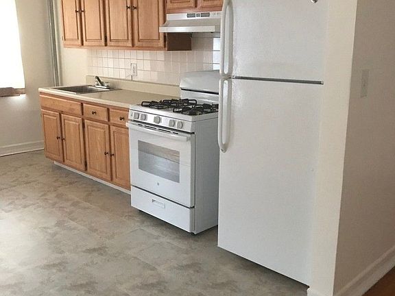 2nd image of 875 Longfellow Ave APT 2D