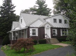 910 W 63rd St, Downers Grove, IL 60516